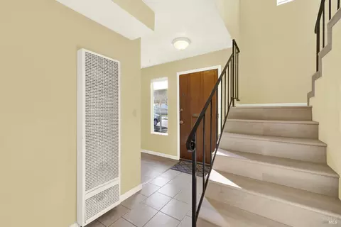 Entry Way - 175 Del Sur Ct, Fairfield, CA 94533 photo 3 of 5