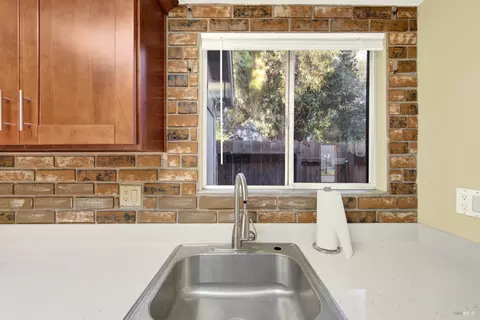 Kitchen - 175 Del Sur Ct, Fairfield, CA 94533 photo 3 of 8