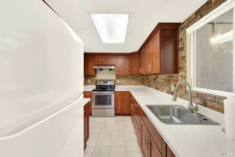 Kitchen - 175 Del Sur Ct, Fairfield, CA 94533 photo 1 of 8