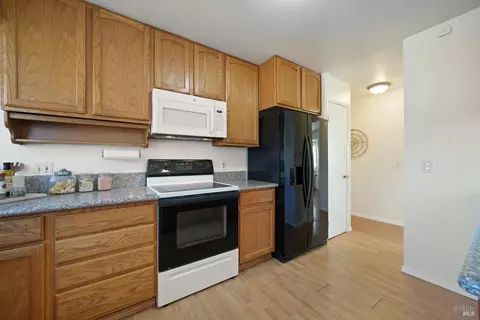 Kitchen - 950 Woodvale Dr, Dixon, CA 95620 photo 2 of 2