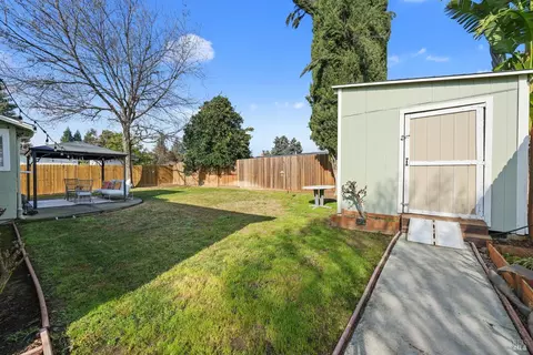 Exterior - 950 Woodvale Dr, Dixon, CA 95620 photo 7 of 7