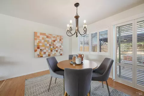 Dining - 950 Woodvale Dr, Dixon, CA 95620 photo 3 of 5