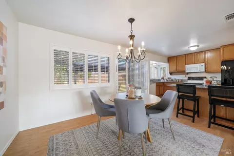 Dining - 950 Woodvale Dr, Dixon, CA 95620 photo 4 of 5