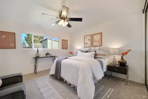 Bedroom - 950 Woodvale Dr, Dixon, CA 95620 photo 6 of 9