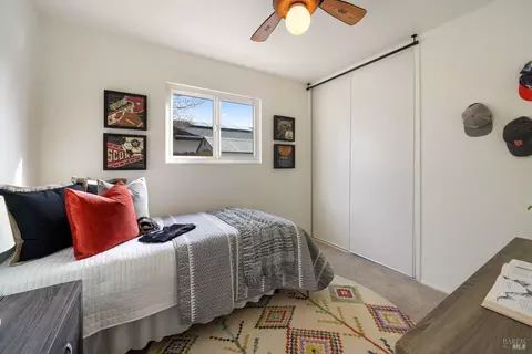 Bedroom - 950 Woodvale Dr, Dixon, CA 95620 photo 4 of 9