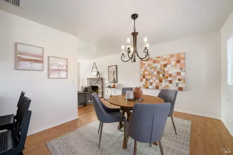 Dining - 950 Woodvale Dr, Dixon, CA 95620 photo 2 of 5