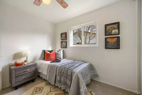 Bedroom - 950 Woodvale Dr, Dixon, CA 95620 photo 5 of 9