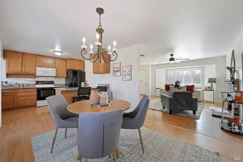Dining - 950 Woodvale Dr, Dixon, CA 95620 photo 5 of 5