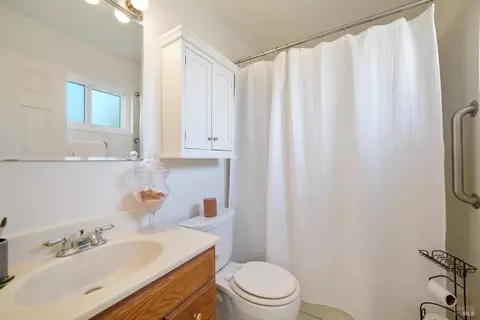 Bath - 950 Woodvale Dr, Dixon, CA 95620 photo 2 of 2