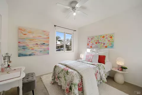 Bedroom - 950 Woodvale Dr, Dixon, CA 95620 photo 1 of 9