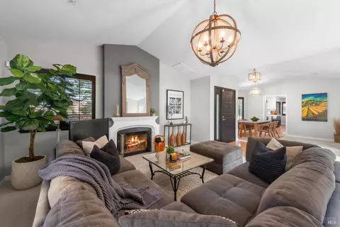 69 Fountain Grove Cir, Napa, CA 94558