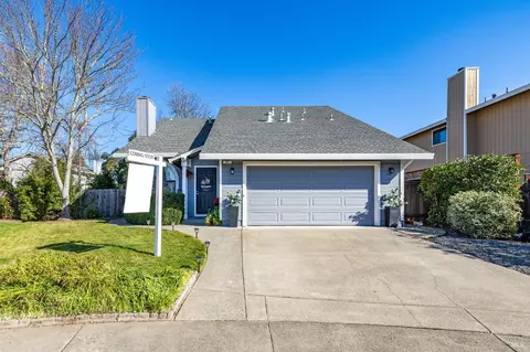 Exterior - 207 Othello Ct, Windsor, CA 95492 photo 3 of 12