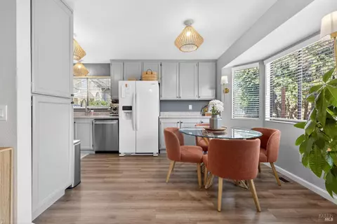 Dining - 207 Othello Ct, Windsor, CA 95492 photo 2 of 3