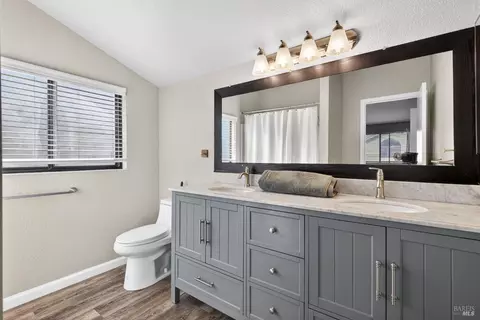 Bath - 207 Othello Ct, Windsor, CA 95492 photo 3 of 3