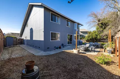 Exterior - 207 Othello Ct, Windsor, CA 95492 photo 6 of 12