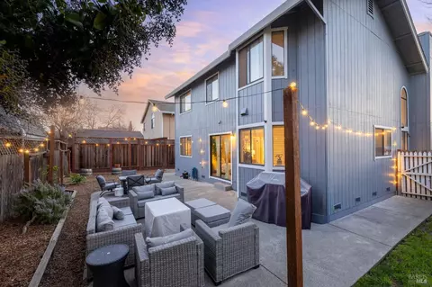 Exterior - 207 Othello Ct, Windsor, CA 95492 photo 2 of 12
