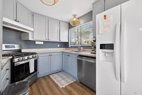 Kitchen - 207 Othello Ct, Windsor, CA 95492 photo 1 of 2