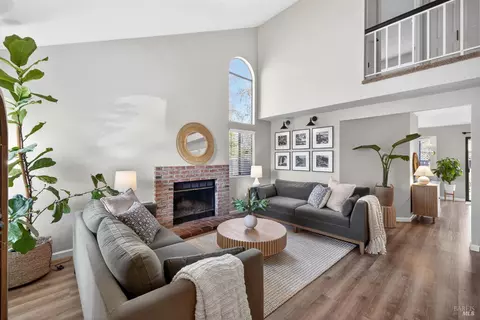 Living - 207 Othello Ct, Windsor, CA 95492 photo 2 of 4
