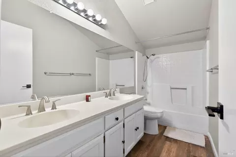 Bath - 207 Othello Ct, Windsor, CA 95492 photo 2 of 3
