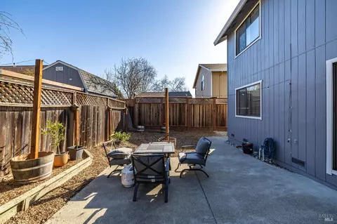 Exterior - 207 Othello Ct, Windsor, CA 95492 photo 5 of 12