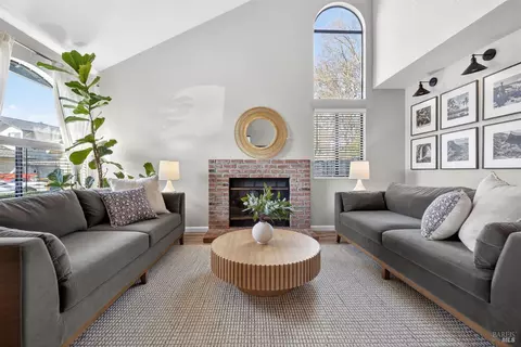 Living - 207 Othello Ct, Windsor, CA 95492 photo 3 of 4