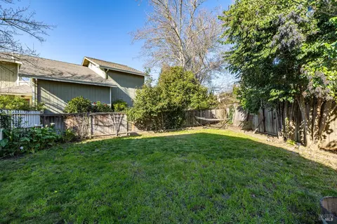 Exterior - 207 Othello Ct, Windsor, CA 95492 photo 7 of 12