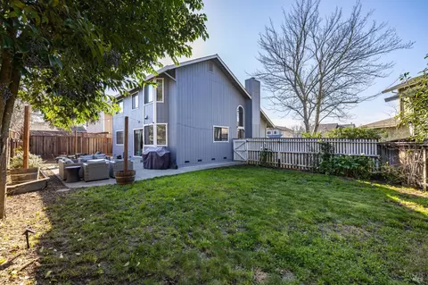 Exterior - 207 Othello Ct, Windsor, CA 95492 photo 10 of 12