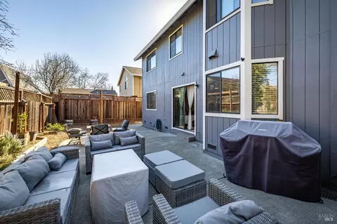Exterior - 207 Othello Ct, Windsor, CA 95492 photo 11 of 12