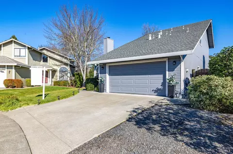 Exterior - 207 Othello Ct, Windsor, CA 95492 photo 4 of 12