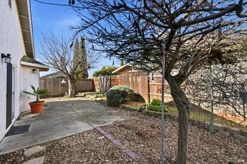 Exterior - 1256 Pear Tree Ln, Napa, CA 94558 photo 4 of 5