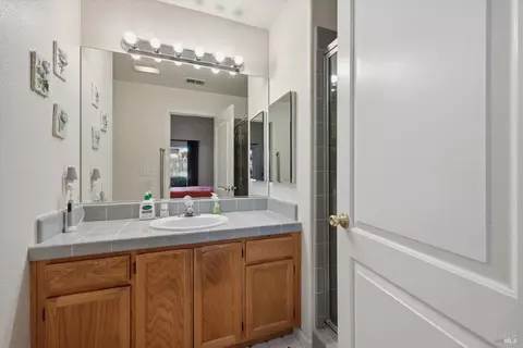 Bath - 1256 Pear Tree Ln, Napa, CA 94558 photo 3 of 3