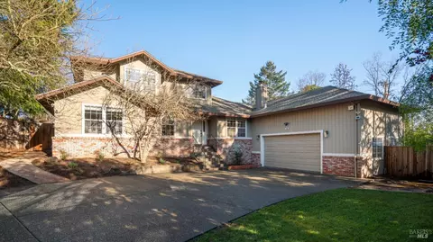 5680 Eagle Rock Ct, Santa Rosa, CA 95409