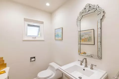 Bath - 601 Rossi Rd, Saint Helena, CA 94574 photo 2 of 4