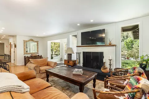 Living - 601 Rossi Rd, Saint Helena, CA 94574 photo 1 of 2