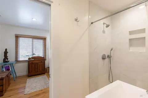 Bath - 601 Rossi Rd, Saint Helena, CA 94574 photo 4 of 4