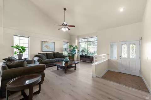 Entry Way - 3327 Colonial Ct, Fairfield, CA 94534 photo 1 of 2