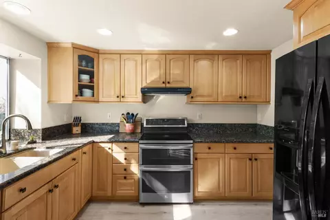 Kitchen - 3327 Colonial Ct, Fairfield, CA 94534 photo 2 of 3