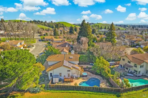 View/Area - 3327 Colonial Ct, Fairfield, CA 94534 photo 3 of 16