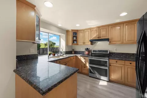 Kitchen - 3327 Colonial Ct, Fairfield, CA 94534 photo 1 of 3