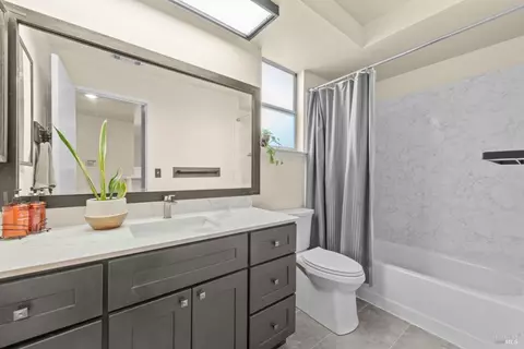 Bath - 3327 Colonial Ct, Fairfield, CA 94534 photo 4 of 4