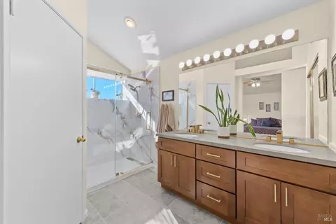 Bath - 3327 Colonial Ct, Fairfield, CA 94534 photo 2 of 4