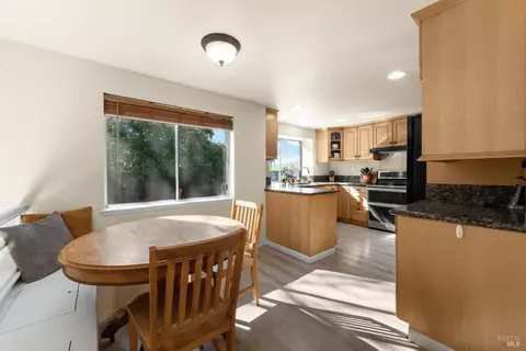 Dining - 3327 Colonial Ct, Fairfield, CA 94534 photo 3 of 3