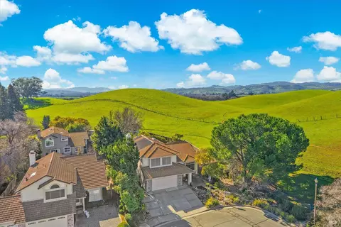 View/Area - 3327 Colonial Ct, Fairfield, CA 94534 photo 4 of 16