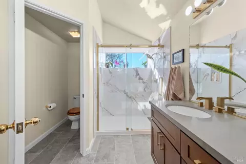 Bath - 3327 Colonial Ct, Fairfield, CA 94534 photo 3 of 4