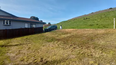 445 Lakehurst Ct, Fairfield, CA 94533 photo 8