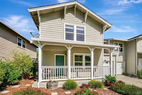 147 Quarry Rdg, Healdsburg, CA 95448