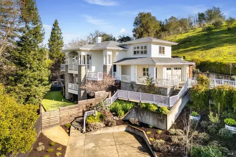 384 Arabian Way, Healdsburg, CA 95448