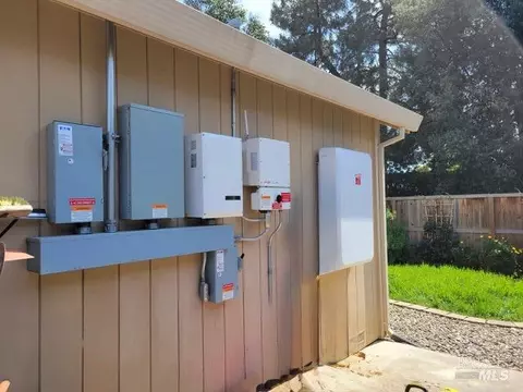 Exterior - 530 Eldridge Ave, Vacaville, CA 95688 photo 5 of 7