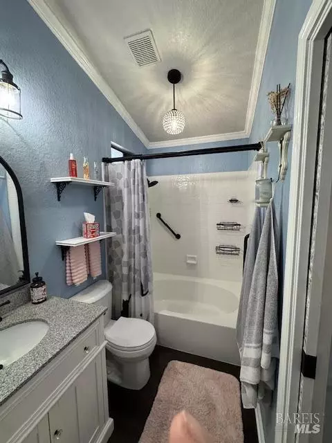 Bath - 530 Eldridge Ave, Vacaville, CA 95688 photo 1 of 5