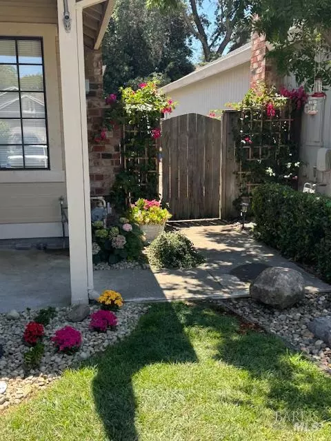 Exterior - 530 Eldridge Ave, Vacaville, CA 95688 photo 2 of 7